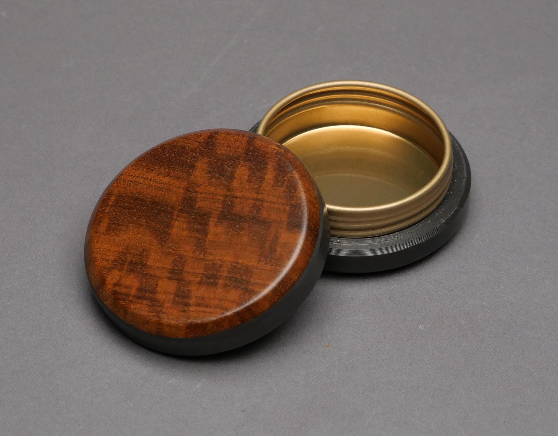 Medium Screw Top Pill Box, 1 ounce capacity, Very Secure
